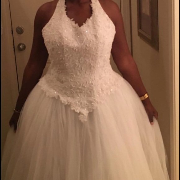 Wedding dress - Picture 1 of 12